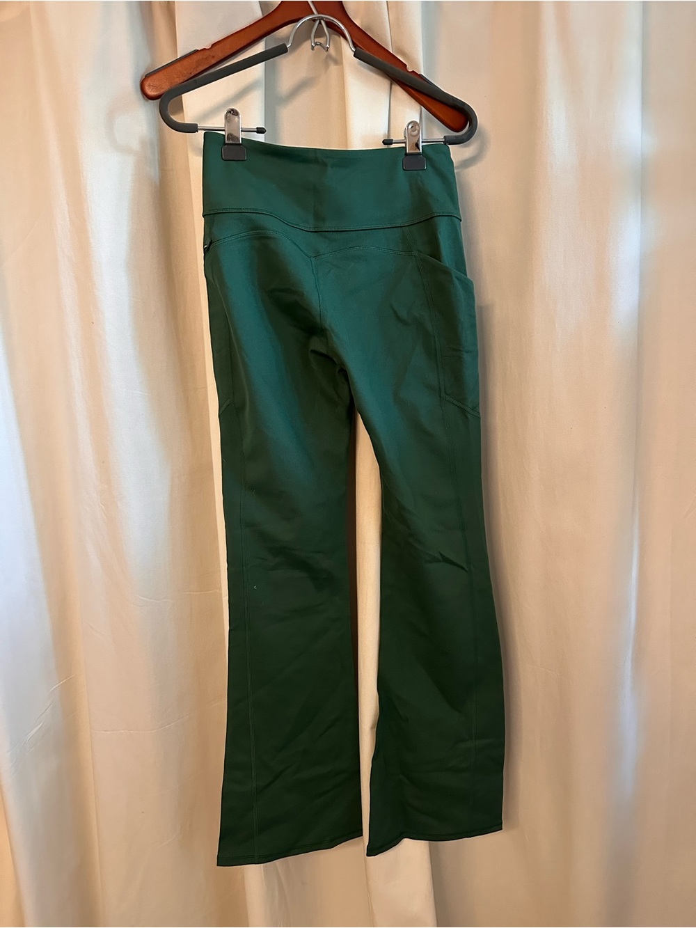 Fabletics new without tags scrub flare leggings - Picture 4 of 6